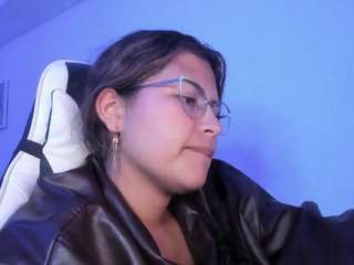 lady-brownnnn Young live webcam