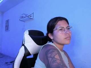 lady-brownnnn live cam profile