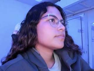 LADY-BROWNNNN live cam preview