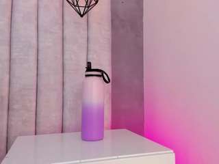 my-friends-mom's CamSoda show and profile