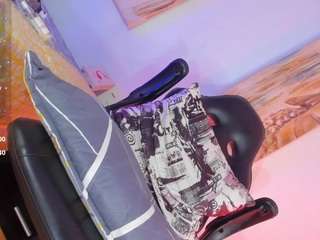 channelss-diirty Live Webcam on CamSoda