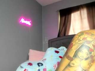 charlie3x215's CamSoda show and profile