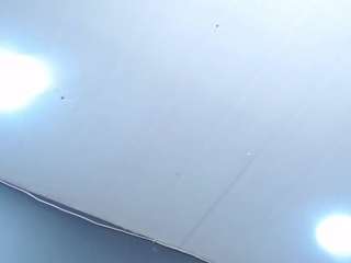 hot-white-snows webcam model