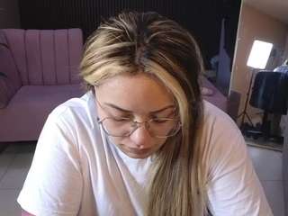 hott__mind live cam preview