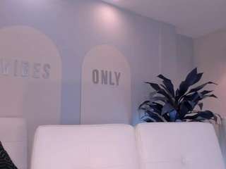 torisantos's CamSoda show and profile