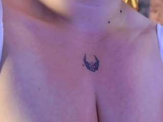 Live webcam model sarawolff on Soda Cams