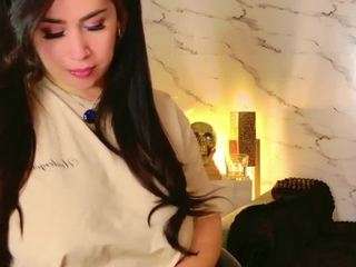 sarawolff Live Webcam on CamSoda