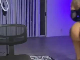 JuicyGoodpucci's Live Sex Cam Show