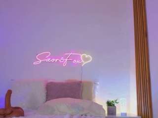 saorifox's CamSoda show and profile