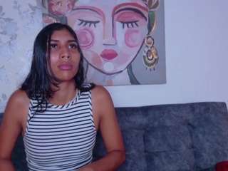 Este modelo está ao vivo agora. victoria-vega1