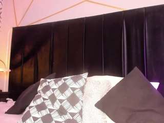 verza-h23's CamSoda show and profile