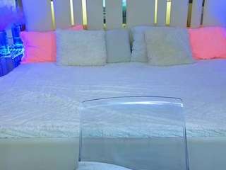 ShameeLess live webcam show