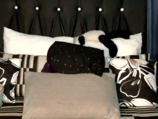 caramelbooty69 live cam profile