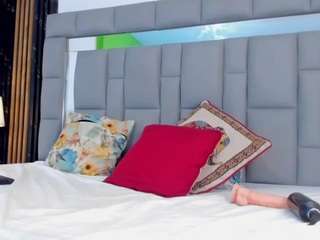 brunette-nicol