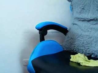 klylls-squirt's CamSoda show and profile