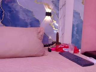 lor-queen from CamSoda is Freechat
