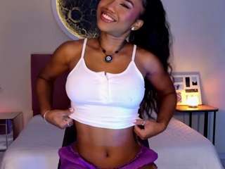 Live webcam model cinsharr1 on Soda Cams