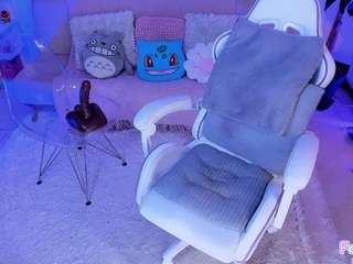 simonesmith's CamSoda show and profile