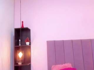  hollyhendriix chat room