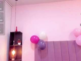  hollyhendriix chat room