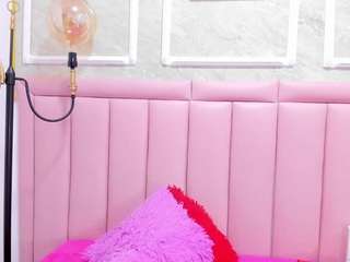  hollyhendriix chat room