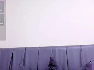  hollyhendriix chat room