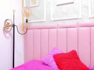  hollyhendriix chat room