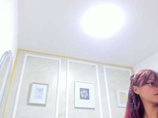 hollyhendriix's CamSoda show and profile