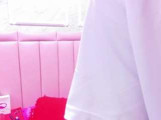 hollyhendriix's CamSoda show and profile