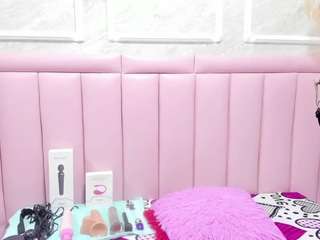 hollyhendriix 1 live webcam