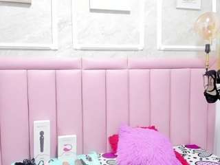 Live webcam model hollyhendriix on Soda Cams