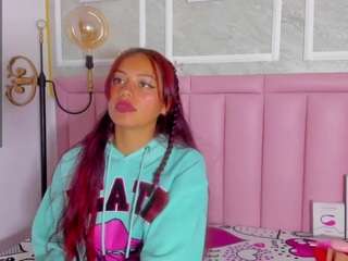 hollyhendriix's CamSoda show and profile