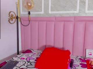 hollyhendriix's CamSoda show and profile