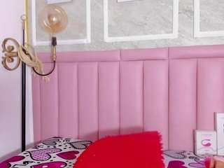 hollyhendriix's CamSoda show and profile