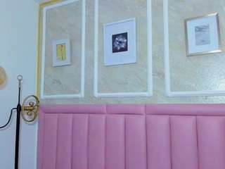 hollyhendriix's CamSoda show and profile