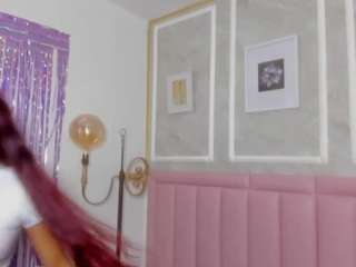 hollyhendriix live cam profile