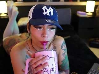 scarlett-collins's CamSoda show and profile