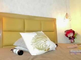 le modèle keimiricci est en webcam porno dans un show sur le site camsoda, il possède les tags suivants: anal toys,lovense,young adult,toys,teen-18,tattoos,strip,squirt,spank,sexmachine,pussy,nature,natural,naked,asshole,lush,interactive,dirty talk,black hair,blowjob