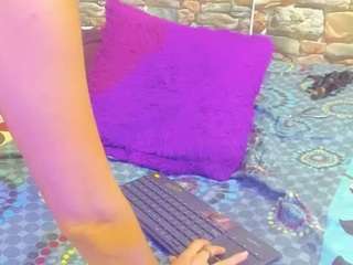 nattiandmiia's CamSoda show and profile