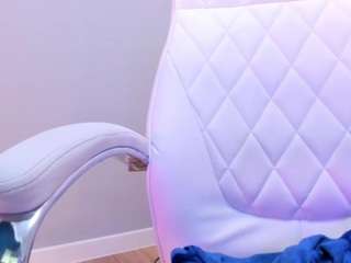 akura011's CamSoda show and profile