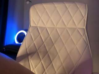 akura011 webcam model