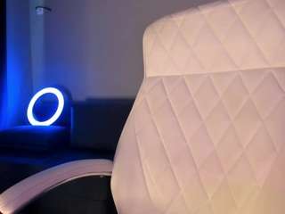 Live webcam model akura011 on Soda Cams