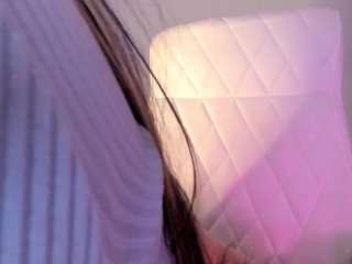 Live webcam model akura011 on Soda Cams