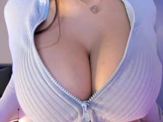 Live webcam model akura011 on Soda Cams