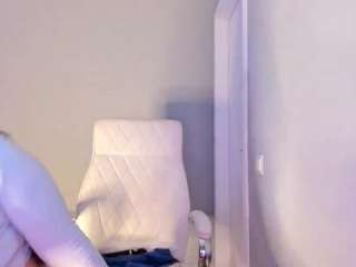 Live webcam model akura011 on Soda Cams