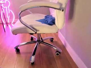 Live webcam model akura011 on Soda Cams