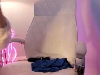 Live webcam model akura011 on Soda Cams