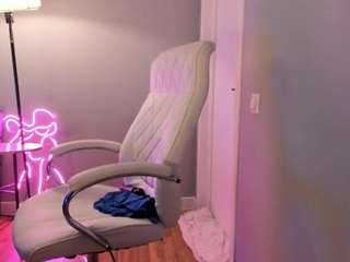 Live webcam model akura011 on Soda Cams