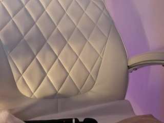 Live webcam model akura011 on Soda Cams