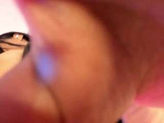 Live webcam model akura011 on Soda Cams